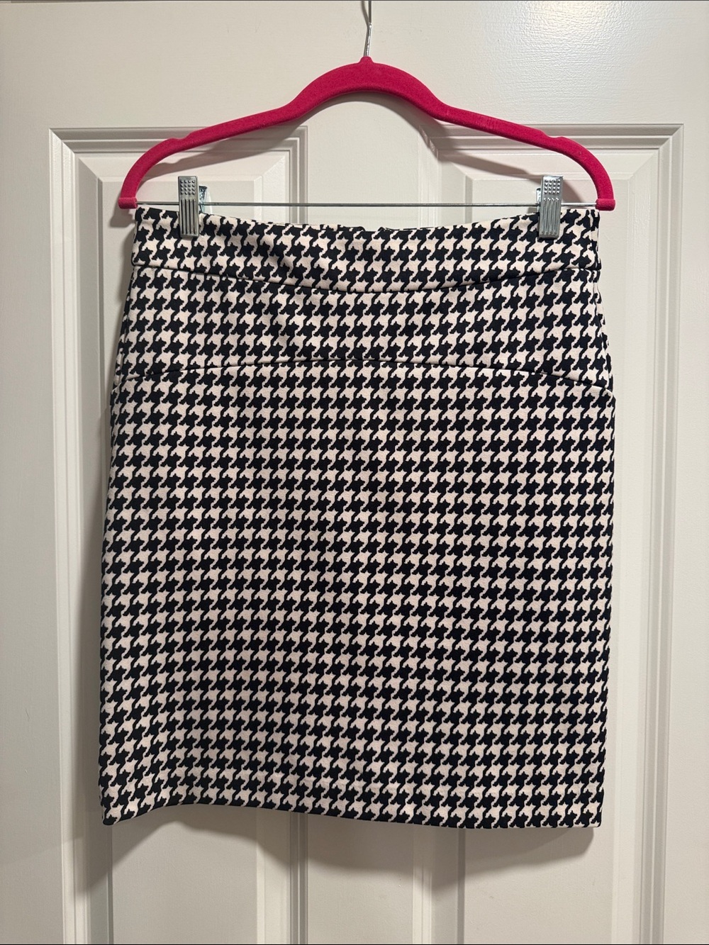 MICHAEL Michael Kors Black and White Houndstooth Pencil Skirt